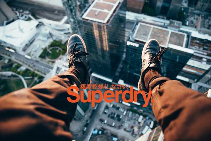 Superdry: kombinuje vintage americký styl a japonskou symboliku